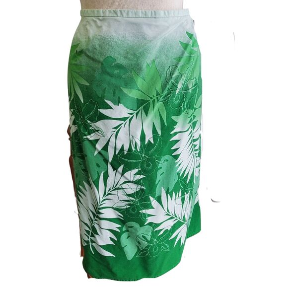 Green and White Skirt Size 18 Aloha Print with Sequins - Picture 2 of 4